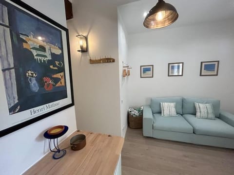 Living room, Decorative detail, Seating area