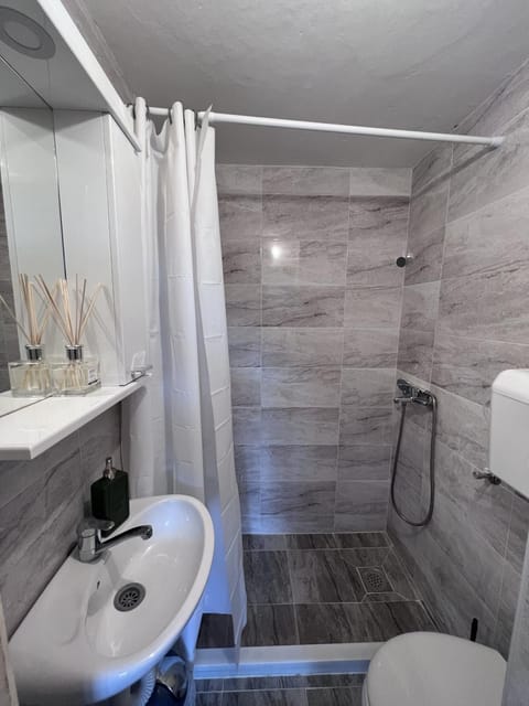Shower, Toilet, Bathroom