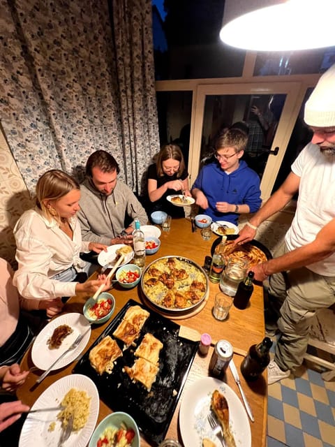 People, Food and drinks, Food, Breakfast, Lunch, Dinner, Drinks, group of guests, Family