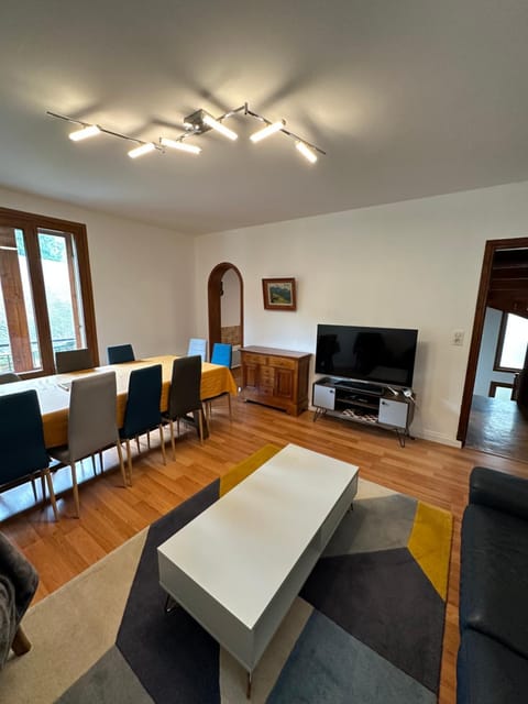 TV and multimedia, Living room, Dining area