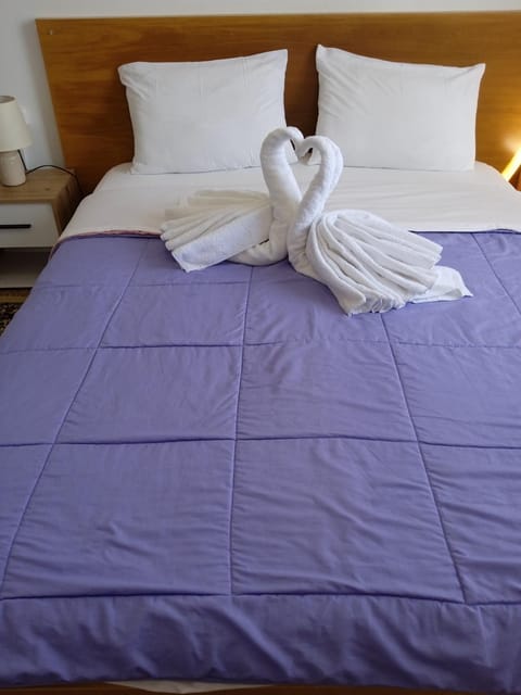 Bed, Photo of the whole room, Bedroom, towels