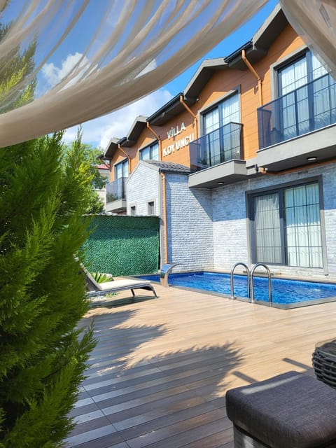 Property building, Swimming pool