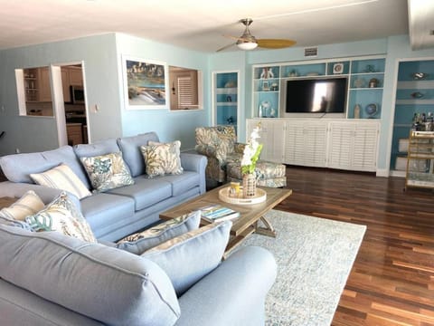 Manatee Manor Beachfront Retreat House in South Daytona