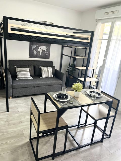 Seating area, Dining area, Meals