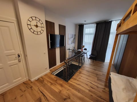 Bed, TV and multimedia, Kitchen or kitchenette, Photo of the whole room, Bedroom, wardrobe