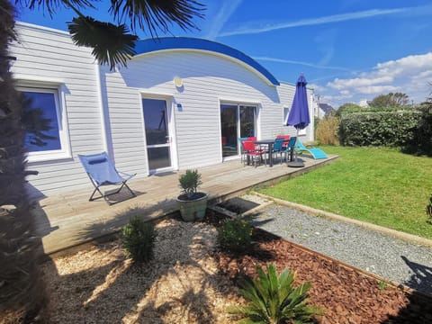 Property building, Day, Balcony/Terrace