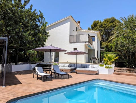 Property building, Garden view, Swimming pool, sunbed