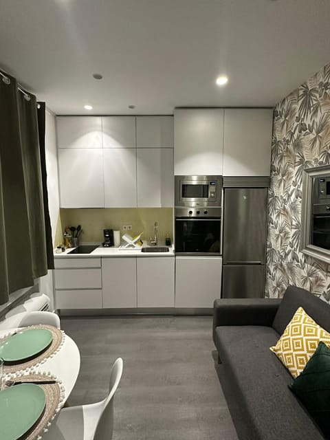 Kitchen or kitchenette, Living room, Dining area, minibar, pet friendly, stove