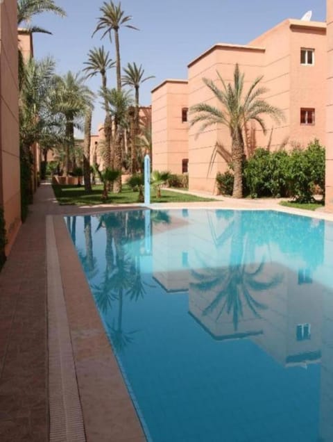 Day, Swimming pool