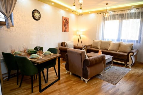 Seating area, Dining area