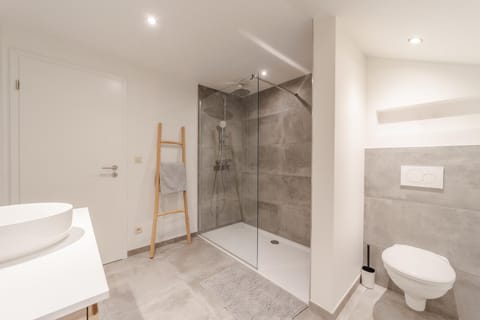 Shower, Bathroom, towels