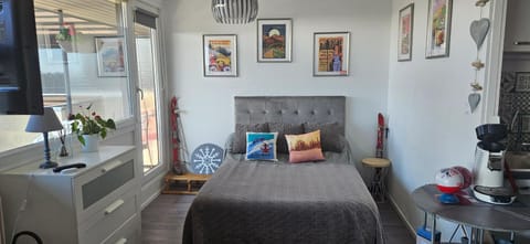 Appartement terrasse pied des pistes coeur station wifi Apartment in Besse-et-Saint-Anastaise