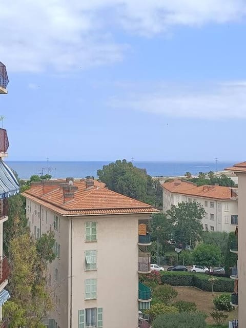 F4 avec vue mer / Flat with sea view 3 bedrooms Apartment in Nice