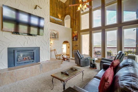Hot Tub Relaxation Luxe Summit Gem with Mtn Views House in Dillon