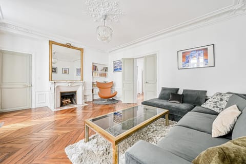 Communal lounge/ TV room, Living room, Seating area