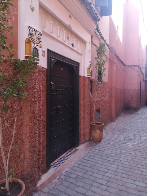 Property building, Day, Street view