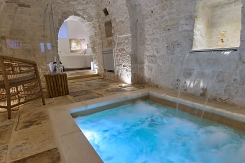 Hot Tub, Swimming pool