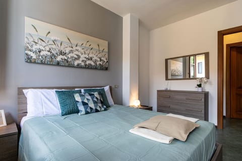 Bed, Photo of the whole room, Bedroom, towels, wardrobe