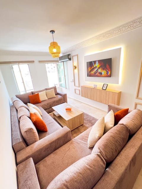 Spring, Bed, Off site, TV and multimedia, View (from property/room), Living room, Lobby or reception, Photo of the whole room, Business facilities, Bedroom, City view, Garden view, Street view, Time of day, Family, Quiet street view, wedding