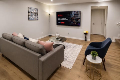 TV and multimedia, Seating area, Evening entertainment