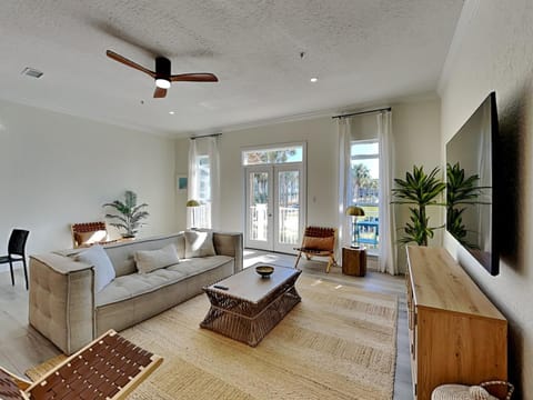 TV and multimedia, Balcony/Terrace, Living room, Seating area, furniture