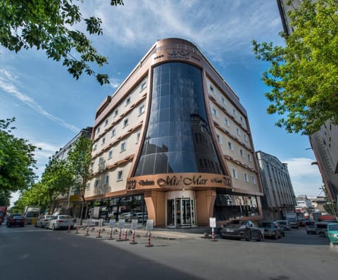 Property building, Facade/entrance, Facade/entrance, Spring, Winter, Summer, Autumn, Seasons