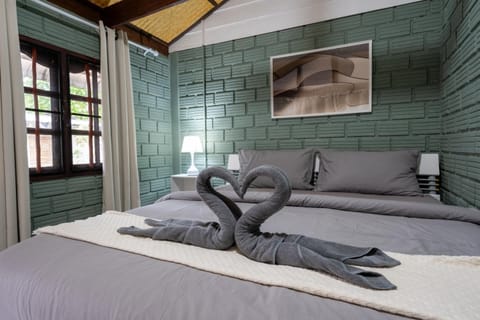 Breeze Bungalows Hotel in Sala Dan