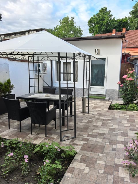 ZORA mini APARTMENT Bed and Breakfast in Dolj County, Romania