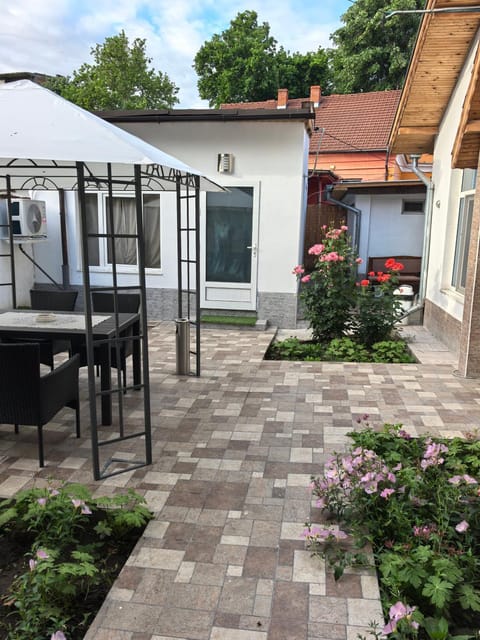 ZORA mini APARTMENT Bed and Breakfast in Dolj County, Romania