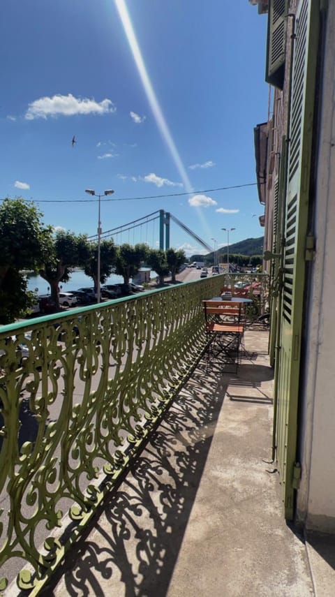 View (from property/room), Balcony/Terrace, River view