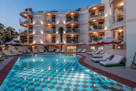 Property building, Restaurant/places to eat, Swimming pool