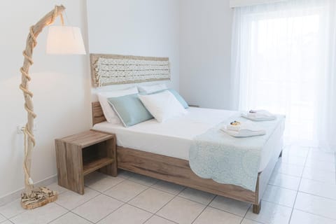 Bed, Photo of the whole room, Bedroom, air conditioner