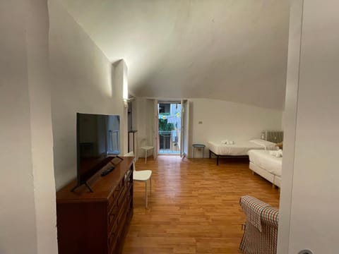 Communal lounge/ TV room, Bed, TV and multimedia, Photo of the whole room, Evening entertainment, Bedroom