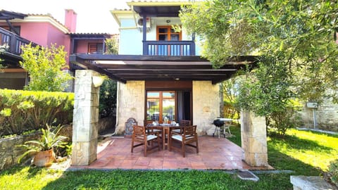 Patio, Day, Garden, Balcony/Terrace, Dining area