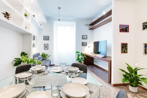 TV and multimedia, Living room, Seating area, Dining area