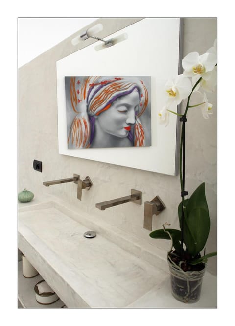 Bathroom, Decorative detail, Swimming pool, Breakfast