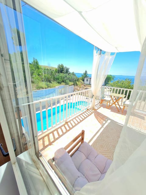 Balcony/Terrace, Pool view, Swimming pool