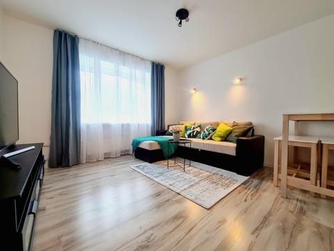 Communal lounge/ TV room, TV and multimedia, Living room, Seating area, Evening entertainment
