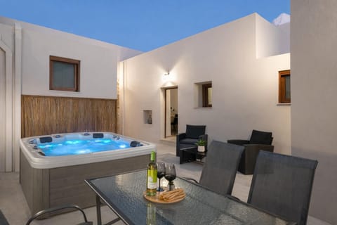 Hot Tub, Seating area, Dining area