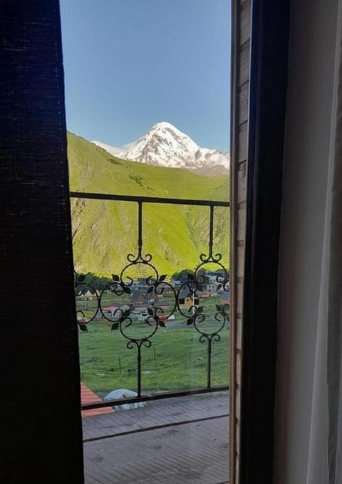 View (from property/room), Balcony/Terrace, Mountain view