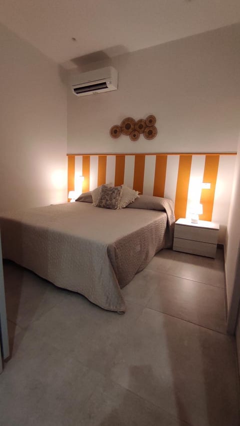 Bed, Bedroom, air conditioner