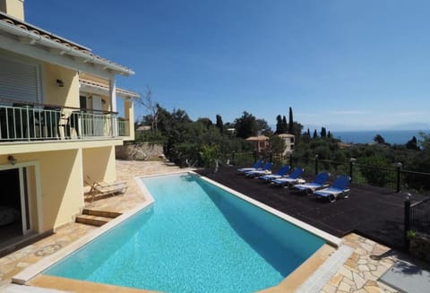 Property building, Patio, Day, Natural landscape, Balcony/Terrace, Mountain view, Pool view, Sea view, Swimming pool, sunbed