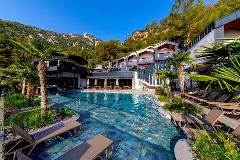 Property building, Spring, Day, Natural landscape, Mountain view, Pool view, Swimming pool, sunbed
