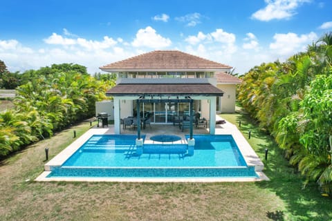 Property building, Garden view, Pool view, Swimming pool, Swimming pool, sunbed