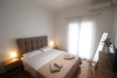 Bed, Bedroom, internet, air conditioner