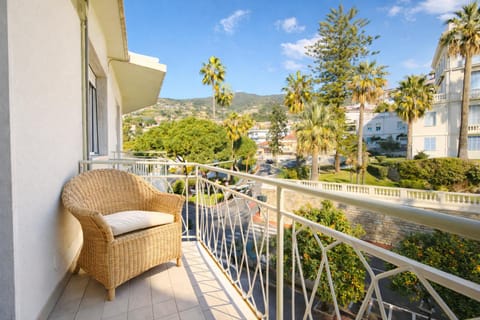 Property building, Patio, Spring, Day, Natural landscape, Garden, View (from property/room), Balcony/Terrace, Living room, Seating area, Garden view