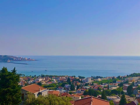 City view, City view, Sea view, Sea view