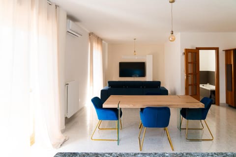 Living room, Dining area, kitchen