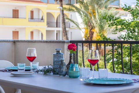 View (from property/room), Balcony/Terrace, Dining area