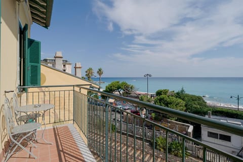 Casa Fedra - Pet Friendly - Sea View Apartment in Bordighera